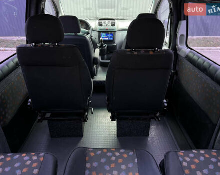 Белый Мерседес Вито, объемом двигателя 2.15 л и пробегом 277 тыс. км за 8000 $, фото 27 на Automoto.ua