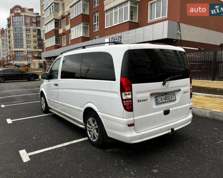 Белый Мерседес Вито, объемом двигателя 2.15 л и пробегом 370 тыс. км за 8000 $, фото 2 на Automoto.ua