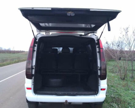 Белый Мерседес Вито, объемом двигателя 2.15 л и пробегом 300 тыс. км за 7200 $, фото 4 на Automoto.ua