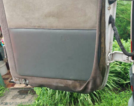 Белый Мерседес Вито, объемом двигателя 2.15 л и пробегом 275 тыс. км за 11000 $, фото 22 на Automoto.ua