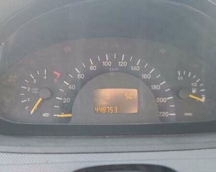 Белый Мерседес Вито, объемом двигателя 2.2 л и пробегом 446 тыс. км за 4600 $, фото 2 на Automoto.ua