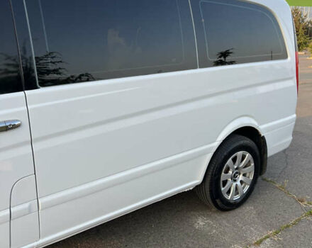 Белый Мерседес Вито, объемом двигателя 2.15 л и пробегом 375 тыс. км за 10500 $, фото 3 на Automoto.ua