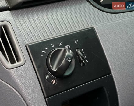 Белый Мерседес Вито, объемом двигателя 2.15 л и пробегом 277 тыс. км за 8000 $, фото 17 на Automoto.ua