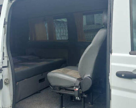 Белый Мерседес Вито, объемом двигателя 2.15 л и пробегом 275 тыс. км за 11000 $, фото 19 на Automoto.ua