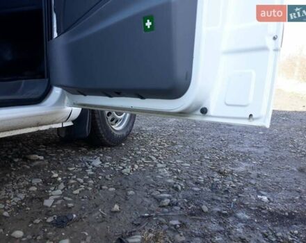 Белый Мерседес Вито, объемом двигателя 2.2 л и пробегом 289 тыс. км за 9100 $, фото 15 на Automoto.ua