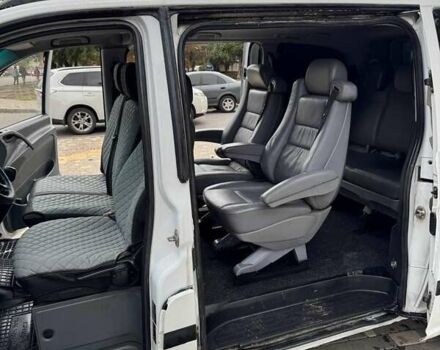 Белый Мерседес Вито, объемом двигателя 2.2 л и пробегом 260 тыс. км за 2800 $, фото 8 на Automoto.ua