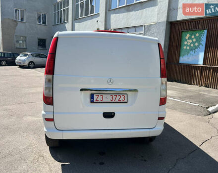 Белый Мерседес Вито, объемом двигателя 2.2 л и пробегом 300 тыс. км за 3999 $, фото 7 на Automoto.ua