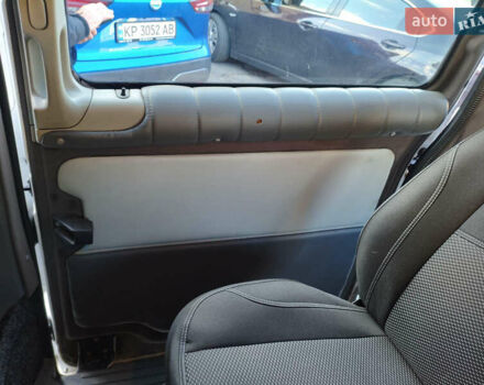 Белый Мерседес Вито, объемом двигателя 2.15 л и пробегом 361 тыс. км за 8950 $, фото 12 на Automoto.ua