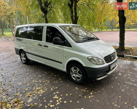 Белый Мерседес Вито, объемом двигателя 2.2 л и пробегом 300 тыс. км за 7500 $, фото 5 на Automoto.ua