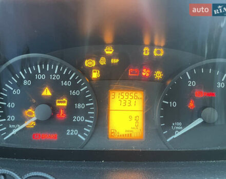 Белый Мерседес Вито, объемом двигателя 2.2 л и пробегом 315 тыс. км за 10500 $, фото 9 на Automoto.ua