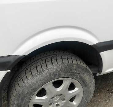 Белый Мерседес Вито, объемом двигателя 2.1 л и пробегом 536 тыс. км за 10900 $, фото 5 на Automoto.ua