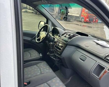 Белый Мерседес Вито, объемом двигателя 2.15 л и пробегом 290 тыс. км за 9200 $, фото 2 на Automoto.ua