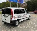 Белый Мерседес Вито, объемом двигателя 2.2 л и пробегом 390 тыс. км за 8500 $, фото 5 на Automoto.ua