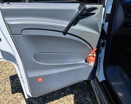 Белый Мерседес Вито, объемом двигателя 2.15 л и пробегом 338 тыс. км за 9200 $, фото 3845 на Automoto.ua