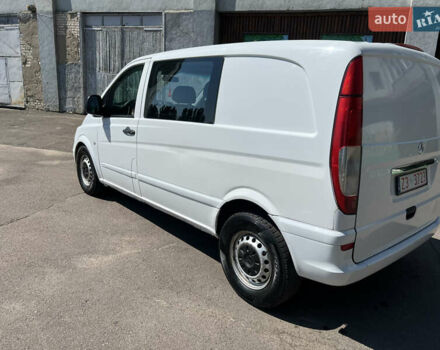 Белый Мерседес Вито, объемом двигателя 2.2 л и пробегом 300 тыс. км за 3999 $, фото 2 на Automoto.ua