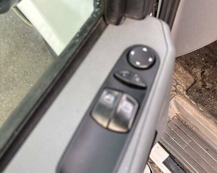 Белый Мерседес Вито, объемом двигателя 2.15 л и пробегом 290 тыс. км за 9200 $, фото 17 на Automoto.ua