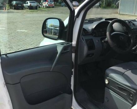 Белый Мерседес Вито, объемом двигателя 2.2 л и пробегом 230 тыс. км за 12200 $, фото 8 на Automoto.ua
