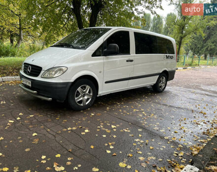 Белый Мерседес Вито, объемом двигателя 2.2 л и пробегом 300 тыс. км за 7500 $, фото 2 на Automoto.ua