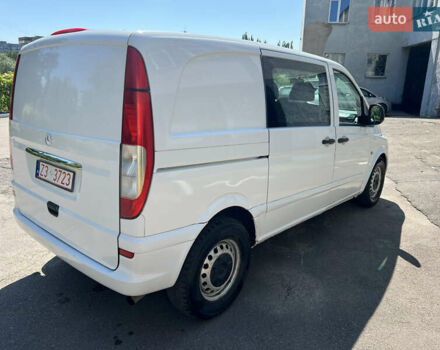 Белый Мерседес Вито, объемом двигателя 2.2 л и пробегом 300 тыс. км за 3999 $, фото 6 на Automoto.ua