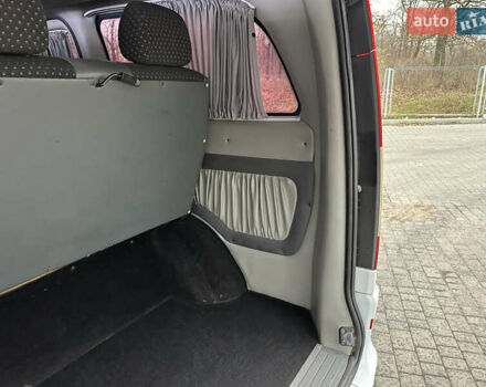 Белый Мерседес Вито, объемом двигателя 2.2 л и пробегом 400 тыс. км за 9450 $, фото 30 на Automoto.ua