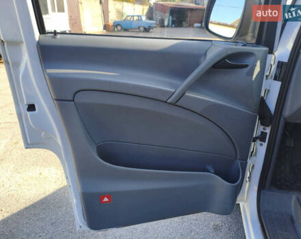 Белый Мерседес Вито, объемом двигателя 2.15 л и пробегом 361 тыс. км за 8950 $, фото 24 на Automoto.ua