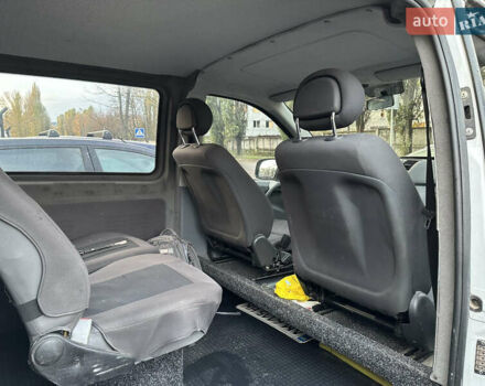 Белый Мерседес Вито, объемом двигателя 2.15 л и пробегом 271 тыс. км за 9600 $, фото 15 на Automoto.ua