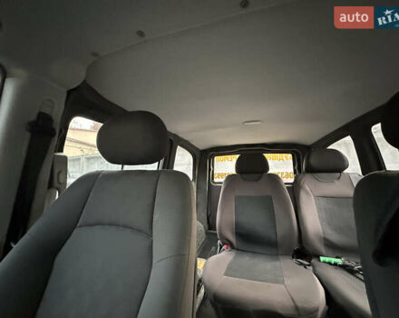 Белый Мерседес Вито, объемом двигателя 2.15 л и пробегом 271 тыс. км за 9600 $, фото 13 на Automoto.ua