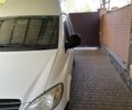 Белый Мерседес Вито, объемом двигателя 2.2 л и пробегом 300 тыс. км за 18500 $, фото 1 на Automoto.ua