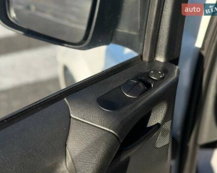 Белый Мерседес Вито, объемом двигателя 2.14 л и пробегом 200 тыс. км за 12000 $, фото 8 на Automoto.ua