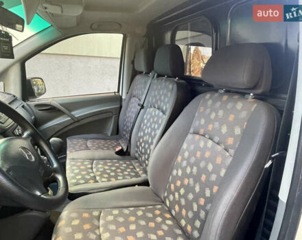 Белый Мерседес Вито, объемом двигателя 2.2 л и пробегом 340 тыс. км за 7300 $, фото 16 на Automoto.ua