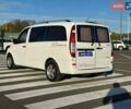 Белый Мерседес Вито, объемом двигателя 2.14 л и пробегом 200 тыс. км за 12000 $, фото 6 на Automoto.ua