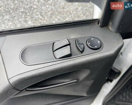 Белый Мерседес Вито, объемом двигателя 2.14 л и пробегом 258 тыс. км за 12990 $, фото 41 на Automoto.ua