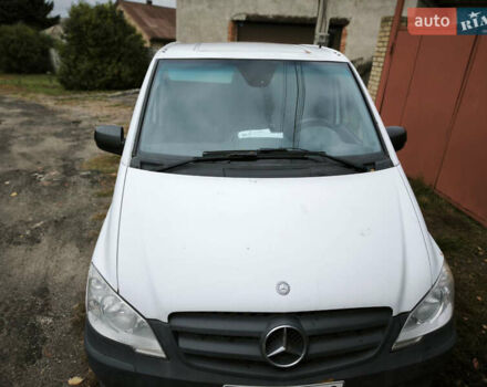 Белый Мерседес Вито, объемом двигателя 2.1 л и пробегом 261 тыс. км за 9000 $, фото 3 на Automoto.ua