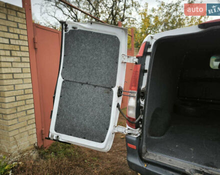 Белый Мерседес Вито, объемом двигателя 2.1 л и пробегом 261 тыс. км за 9000 $, фото 11 на Automoto.ua