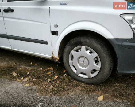 Белый Мерседес Вито, объемом двигателя 2.1 л и пробегом 261 тыс. км за 9000 $, фото 5 на Automoto.ua