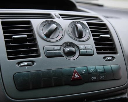 Белый Мерседес Вито, объемом двигателя 2.2 л и пробегом 528 тыс. км за 9900 $, фото 13 на Automoto.ua