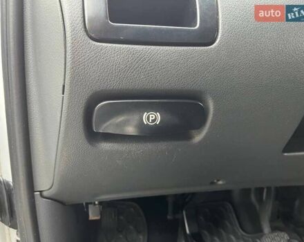 Белый Мерседес Вито, объемом двигателя 2.14 л и пробегом 258 тыс. км за 12990 $, фото 13 на Automoto.ua