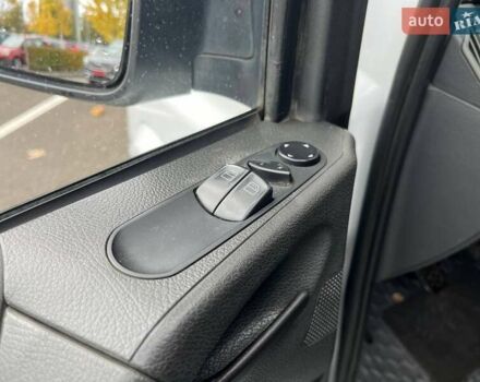 Белый Мерседес Вито, объемом двигателя 2.14 л и пробегом 258 тыс. км за 12990 $, фото 12 на Automoto.ua