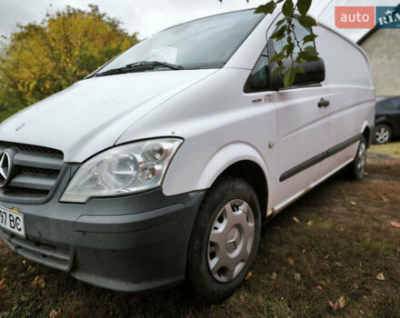 Белый Мерседес Вито, объемом двигателя 2.1 л и пробегом 261 тыс. км за 9000 $, фото 2 на Automoto.ua