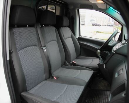 Белый Мерседес Вито, объемом двигателя 2.2 л и пробегом 528 тыс. км за 9900 $, фото 8 на Automoto.ua