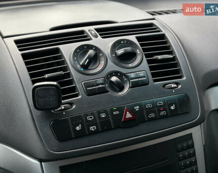 Белый Мерседес Вито, объемом двигателя 2.14 л и пробегом 331 тыс. км за 13600 $, фото 28 на Automoto.ua