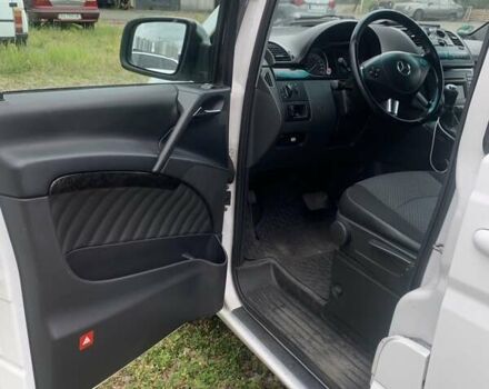 Белый Мерседес Вито, объемом двигателя 2.14 л и пробегом 430 тыс. км за 12000 $, фото 7 на Automoto.ua