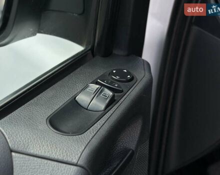 Белый Мерседес Вито, объемом двигателя 2.14 л и пробегом 331 тыс. км за 13600 $, фото 16 на Automoto.ua