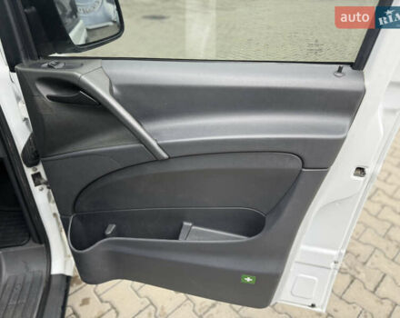 Белый Мерседес Вито, объемом двигателя 2.14 л и пробегом 292 тыс. км за 11750 $, фото 46 на Automoto.ua