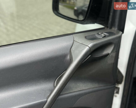 Белый Мерседес Вито, объемом двигателя 2.14 л и пробегом 292 тыс. км за 11750 $, фото 35 на Automoto.ua