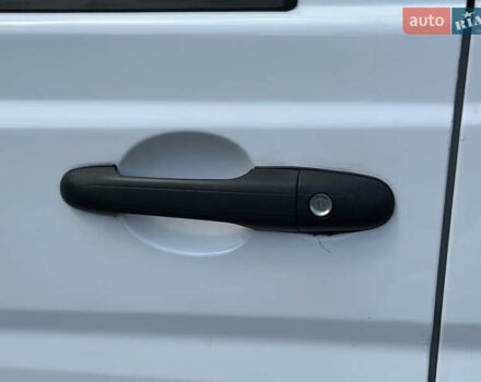 Белый Мерседес Вито, объемом двигателя 2.14 л и пробегом 331 тыс. км за 13600 $, фото 13 на Automoto.ua