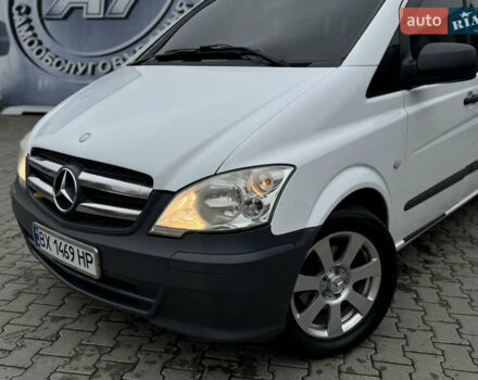 Белый Мерседес Вито, объемом двигателя 2.14 л и пробегом 292 тыс. км за 11750 $, фото 2 на Automoto.ua
