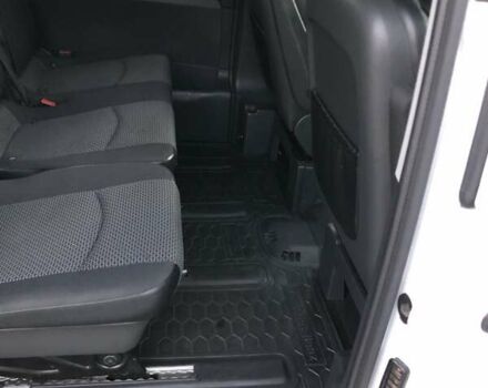 Белый Мерседес Вито, объемом двигателя 2.14 л и пробегом 290 тыс. км за 15200 $, фото 9 на Automoto.ua