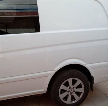 Белый Мерседес Вито, объемом двигателя 2.14 л и пробегом 220 тыс. км за 12500 $, фото 6 на Automoto.ua