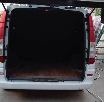 Белый Мерседес Вито, объемом двигателя 2.14 л и пробегом 220 тыс. км за 12500 $, фото 2 на Automoto.ua